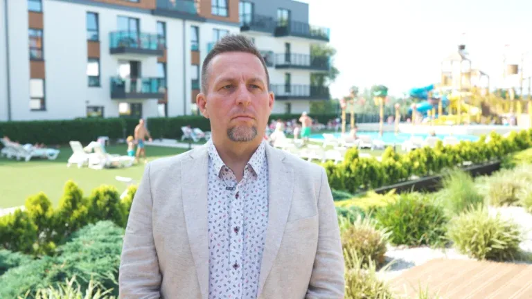 Polskie wybrzeże przyciąga coraz więcej turystów z zagranicy