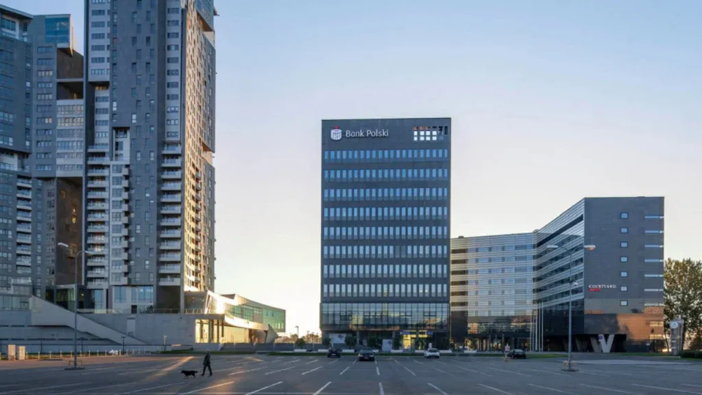 PKO Bank Polski przedłuża umowę najmu w Waterfront